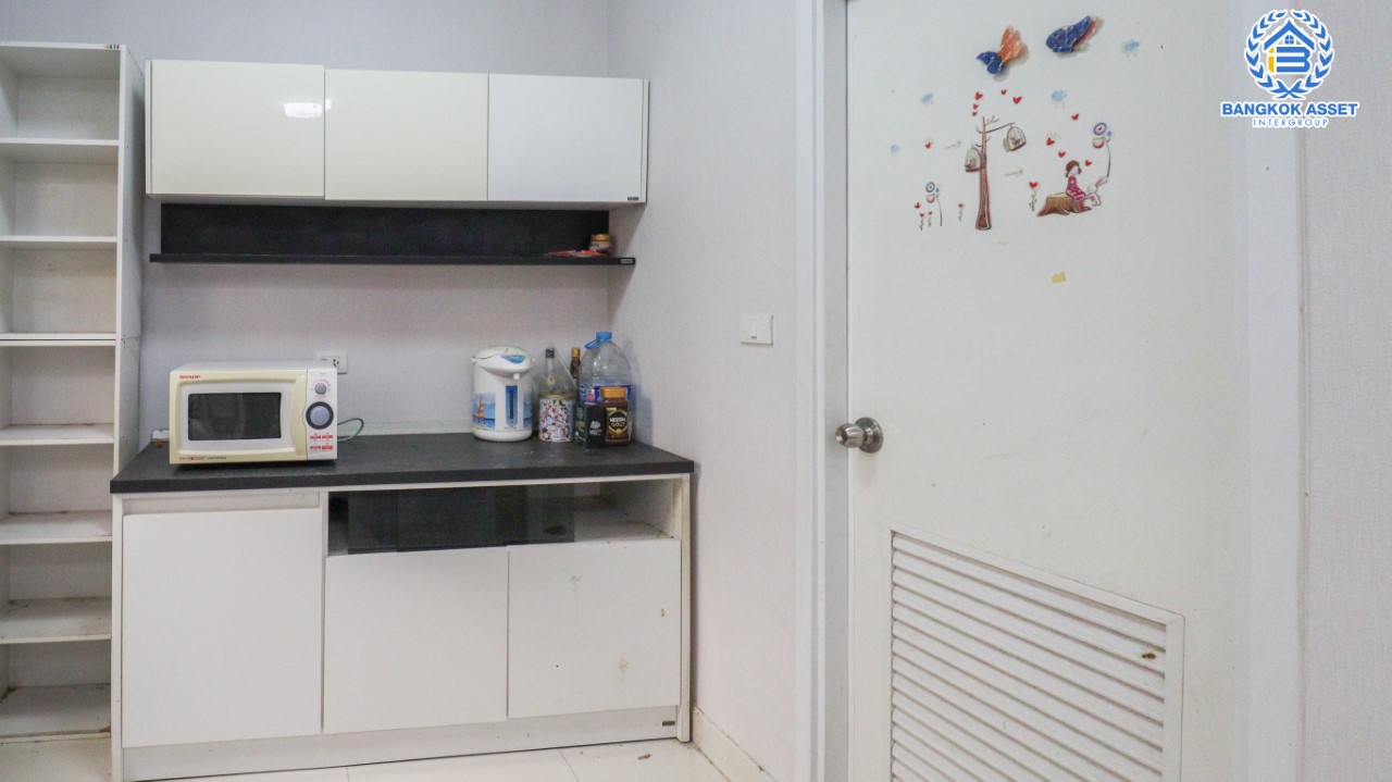 *****ทาวน์เฮ้าส์มือสองย่านวัชรพล! ม.เดอะคอนเน็ค20 วัชรพล-เพิ่มสิน ฟังก์ชันพร้อม 3 ห้องนอน 2 ห้องน้ำ จอดรถได้ 1 คัน เนื้อที่กว้าง 21 ตร.ว. บ้านสวยพร้อมเข้าอยู่ บนทำเลเชื่อมต่อถนนเพิ่มสิน ถนนสุขภิบาล5 ถนนสายไหม เข้าเมืองให้เป็นเรื่องง่ายดาย ใกล้ถนนสุขภิบาล5 และใกล้ทางด่วน ฉลองรัช